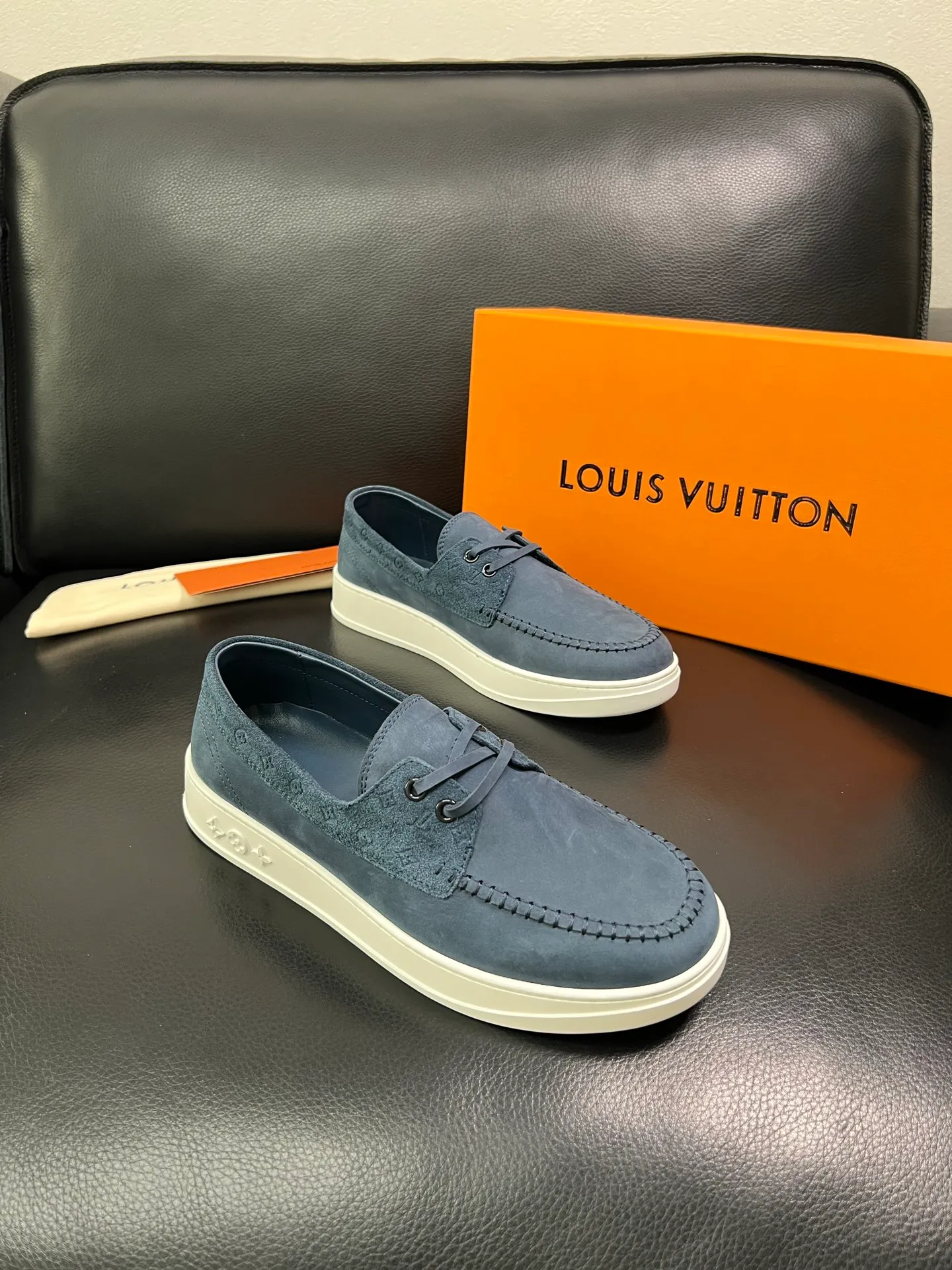 Men's shoes 💰780 Lv top purchasing agent Louis Vuitton, slip-on sports shoes counter synchronization, uppers imported from Italy, high-quality splicing colorful and complex handicrafts, imported cowhide pads are soft and comfortable, soles: original soles specially provided by the original factory, T men's shoes 💰U exclusive movable molded soles are super comfortable, original and single goods, high quality, you can go in and out of the counter at will, welcome to compare, code number 39-44 (customized 38 45)85856
